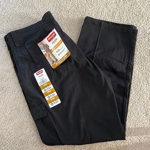 34X 30 Wrangler Relaxed Fit Cargo Pants